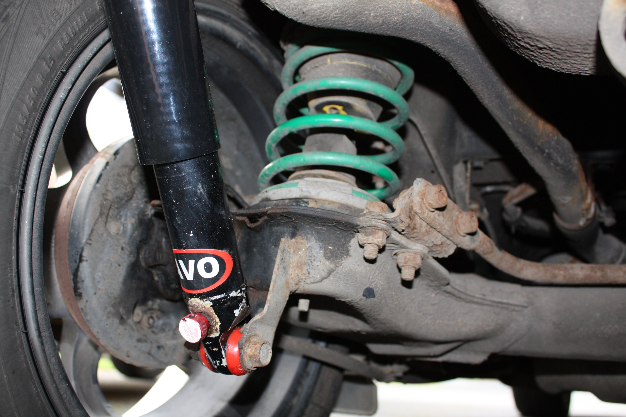 New rear AVO adjustable shocks fitted to YRV Turbo Daihatsu Drivers